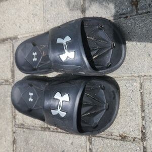 Womens UA Locker IV Slides. Size 8